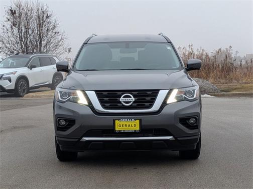 2020 Nissan Pathfinder SL