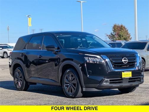 2022 Nissan Pathfinder S