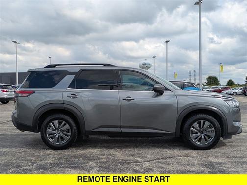 2022 Nissan Pathfinder SV