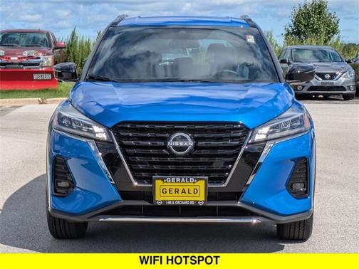 2023 Nissan Kicks SR