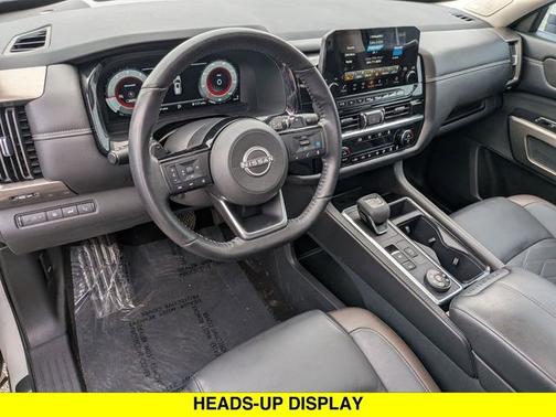 White 2024 Nissan Pathfinder Platinum