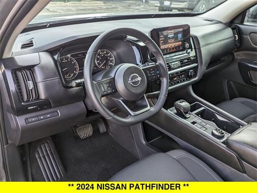 2024 Nissan Pathfinder SV