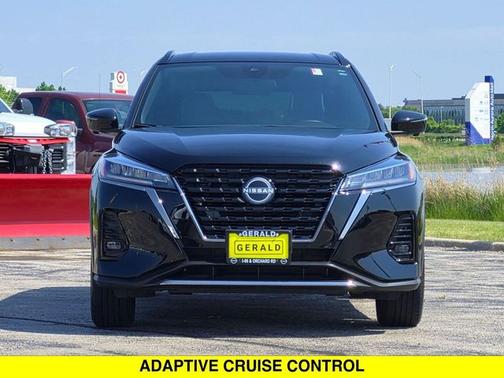 Super Black 2024 Nissan Kicks SR