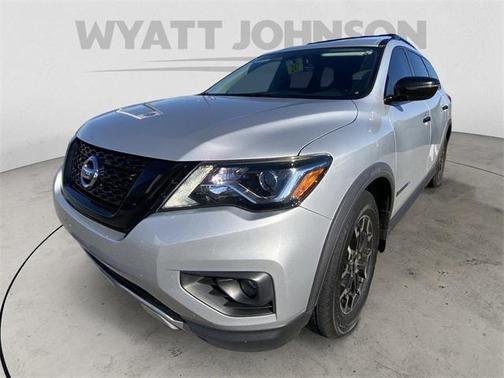 2020 Nissan Pathfinder SV