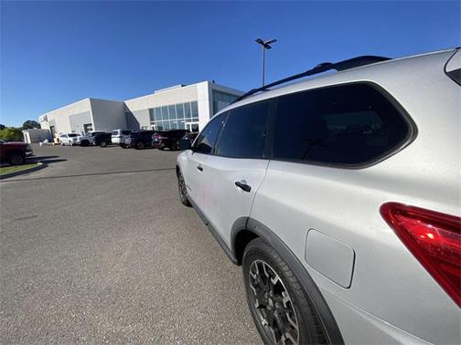 2020 Nissan Pathfinder SV