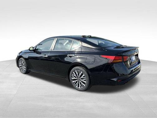 Super Black 2023 Nissan Altima 2.5 SV
