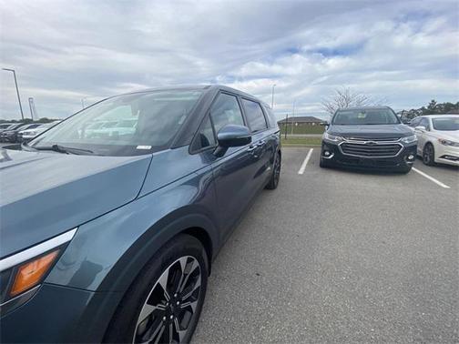 2024 Kia Carnival EX