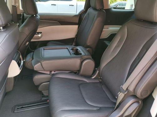 2023 Kia Carnival LX