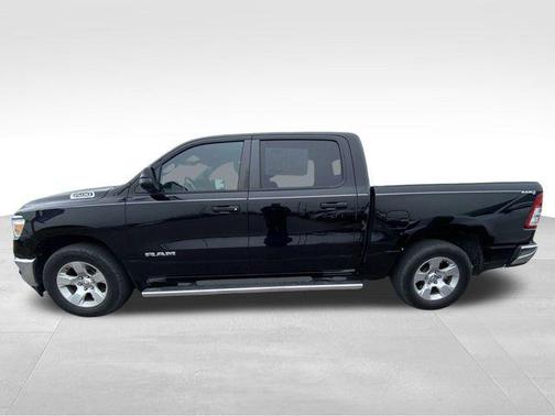 Diamond Black Crystal Pearlcoat 2023 RAM 1500 Big Horn/Lone Star