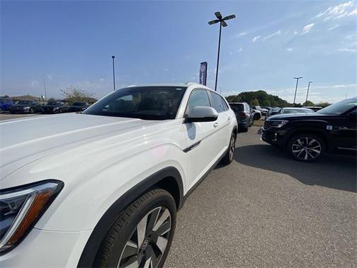 2024 Volkswagen Atlas Cross Sport 2.0T SE w/Technology