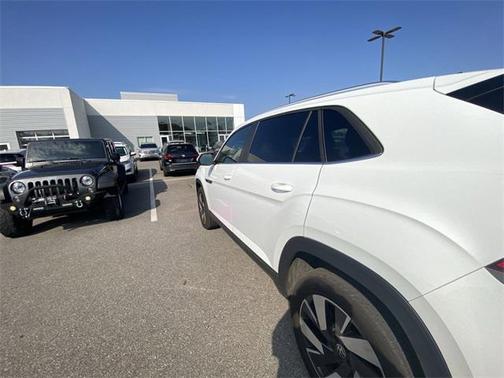 2024 Volkswagen Atlas Cross Sport 2.0T SE w/Technology