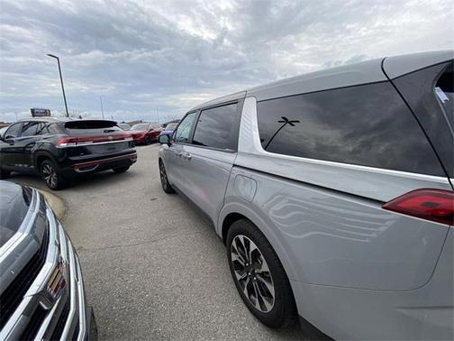 2024 Kia Carnival EX