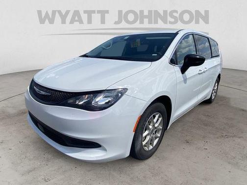 2024 Chrysler Voyager LX