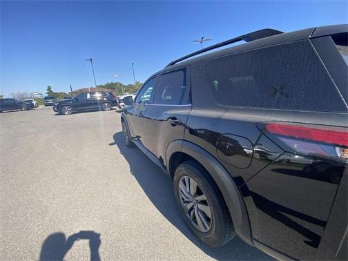 2025 Nissan Pathfinder SV FWD