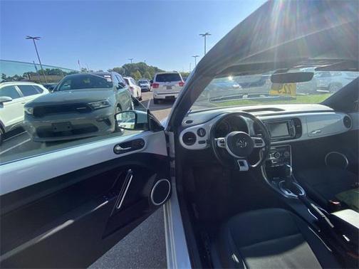 2019 Volkswagen Beetle 2.0T S
