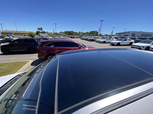 White Pearl 2025 Kia Sorento S