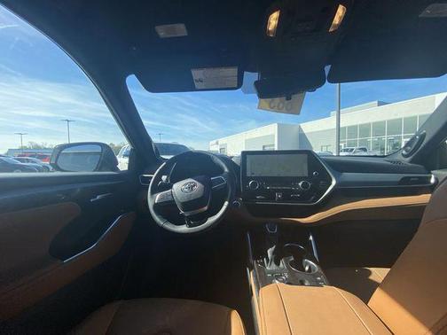 Midnight Black Metallic 2023 Toyota Highlander Platinum