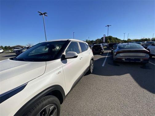 2025 Kia Seltos LX