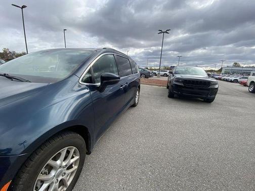 2022 Chrysler Pacifica Touring L