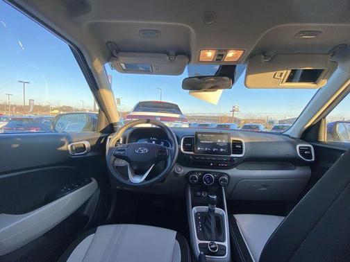 2025 Hyundai VENUE SEL