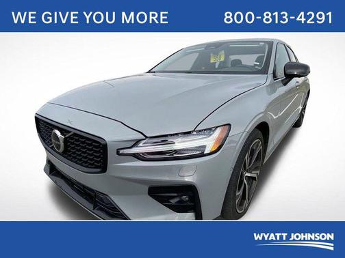 2024 Volvo S60 B5 Plus Dark Theme