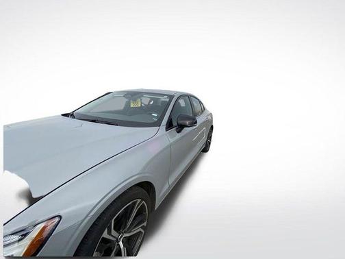 2024 Volvo S60 B5 Plus Dark Theme