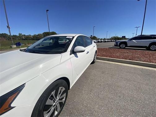 2022 Nissan Altima S FWD