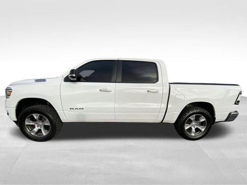 Bright White Clearcoat 2019 RAM 1500 Big Horn