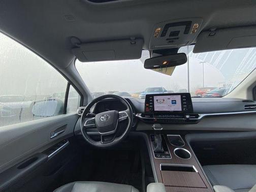 2021 Toyota Sienna XLE 8 Passenger