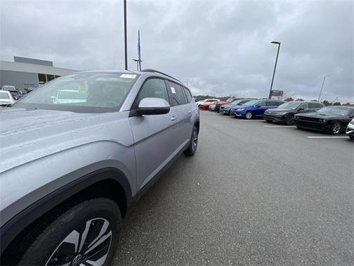 2024 Volkswagen Atlas 2.0T SE
