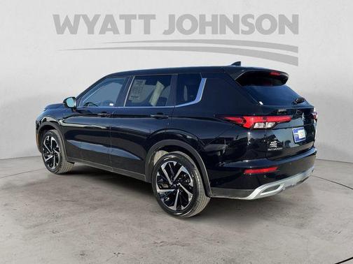 Gray 2024 Mitsubishi Outlander SE 2.5 2WD