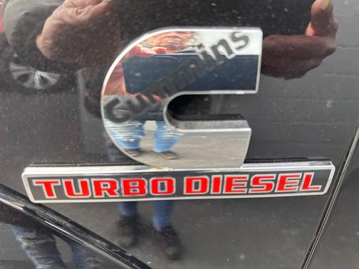 2015 RAM 3500 Laramie 4x4 4dr Mega Cab 6.3 ft. SB SRW Pickup