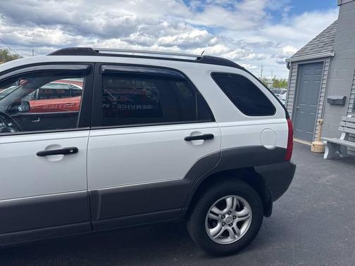 White 2007 Kia Sportage LX