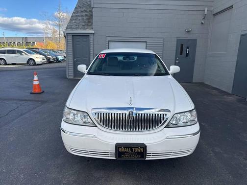 2011 Lincoln Town Car Signature