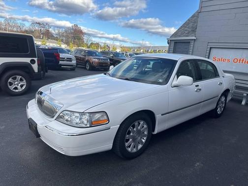 2011 Lincoln Town Car Signature