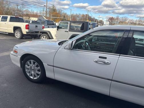2011 Lincoln Town Car Signature