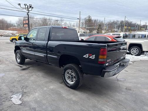 2005 GMC Sierra 2500 SLE H/D Extended Cab
