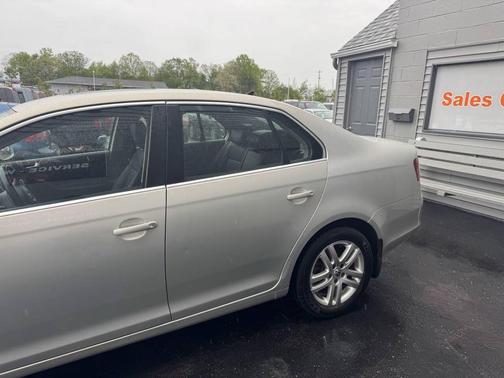 Silver 2010 Volkswagen Jetta TDI