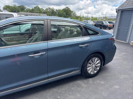 2016 Hyundai SONATA Hybrid SE