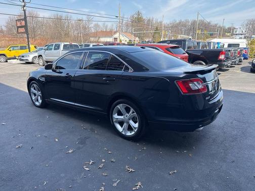 Tuxedo Black Metallic 2010 Ford Taurus SHO