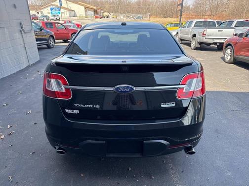 Tuxedo Black Metallic 2010 Ford Taurus SHO