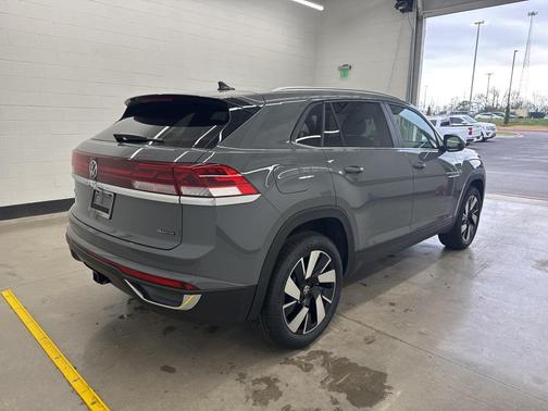 2025 Volkswagen Atlas Cross Sport 2.0T SE w/Technology 4MOTION