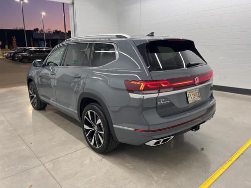 2025 Volkswagen Atlas 2.0T SEL Premium R-Line 4MOTION