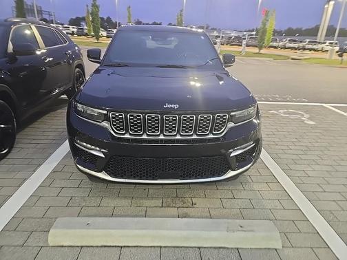2023 Jeep Grand Cherokee Summit