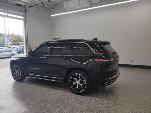 2023 Jeep Grand Cherokee Summit