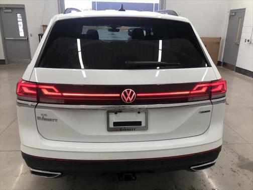 2025 Volkswagen Atlas 2.0T SE w/Technology 4MOTION