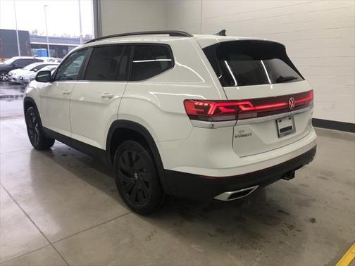 2025 Volkswagen Atlas 2.0T SE w/Technology 4MOTION