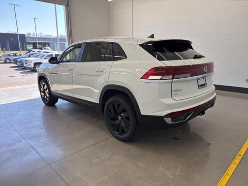 2025 Volkswagen Atlas Cross Sport 2.0T SE w/Technology 4MOTION