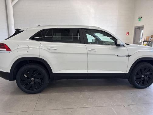2025 Volkswagen Atlas Cross Sport 2.0T SE w/Technology 4MOTION