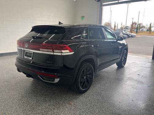 2026 Volkswagen Atlas Cross Sport 2.0T SE w/Technology 4MOTION